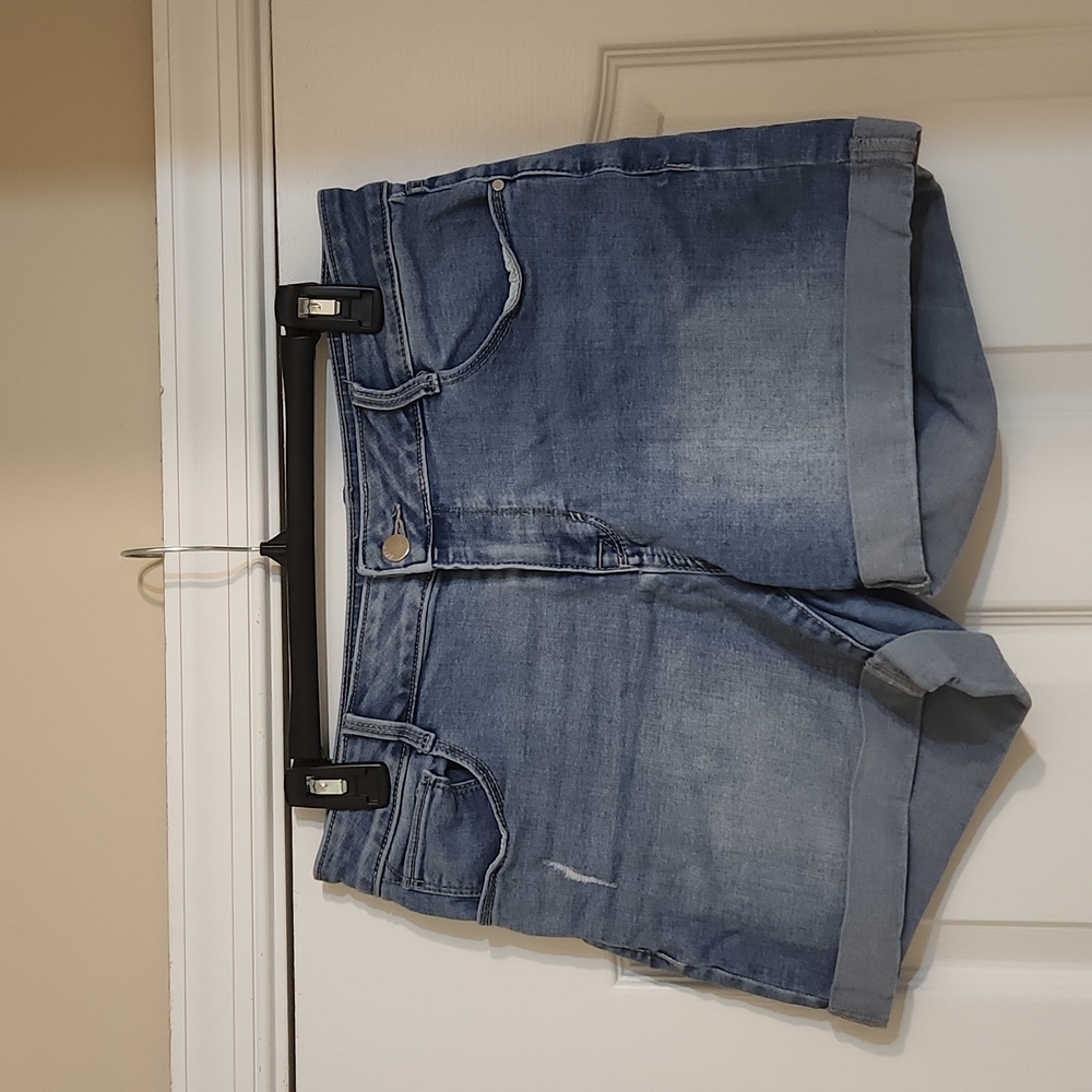 Apt. 9 shorte